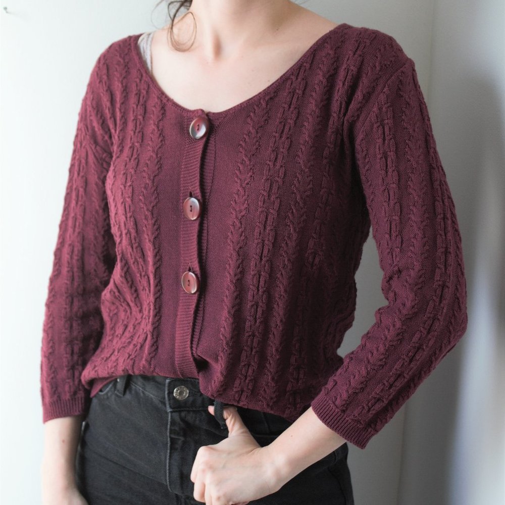 Vintage Women burgundy cardigan
